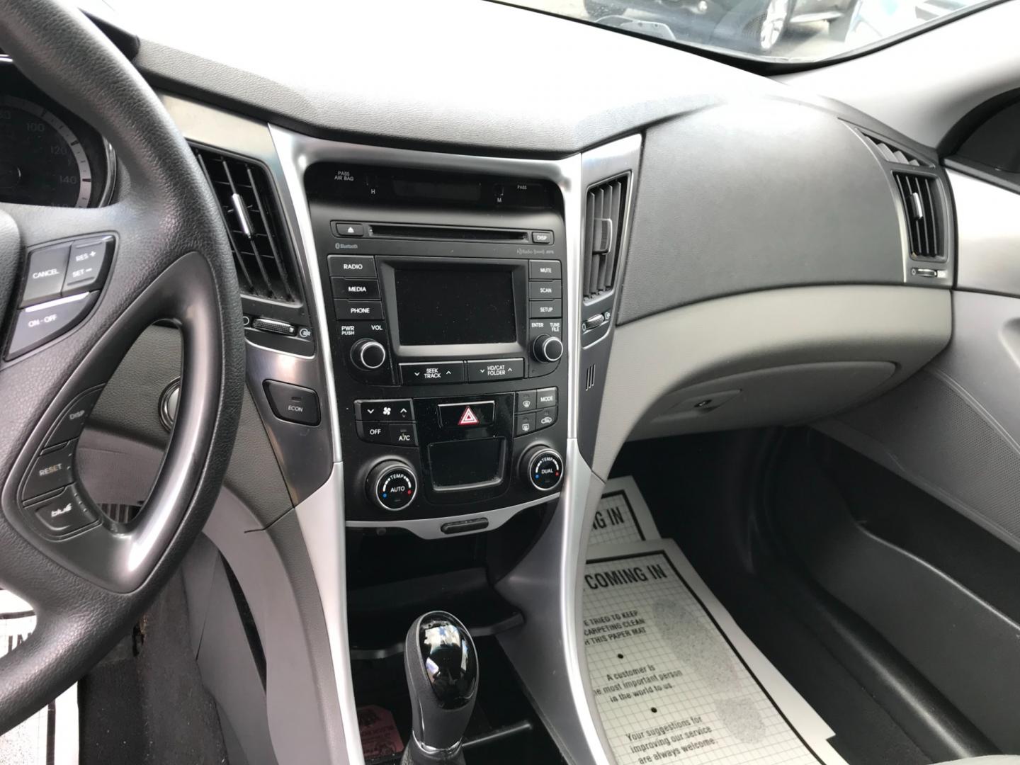 2014 Black /Gray Hyundai Sonata Hybrid Hybrid (KMHEC4A40EA) with an 2.4 V4 engine, Automatic transmission, located at 577 Chester Pike, Prospect Park, PA, 19076, (610) 237-1015, 39.886154, -75.302338 - Photo#13